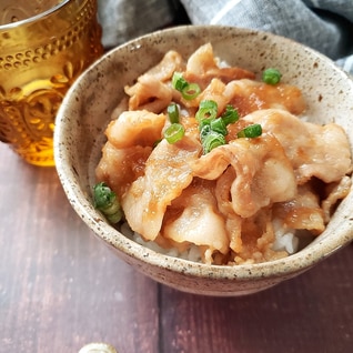 かきこみたくなる美味しさ！オニオンおろしの豚バラ丼